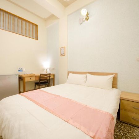 Freedom B&B Tainan Habitación foto